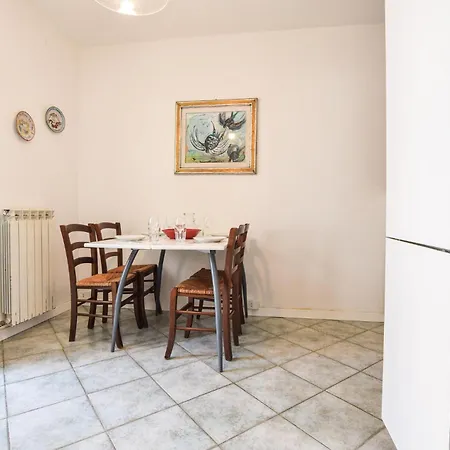 2 Bedroom Gorgeous In В'яреджо