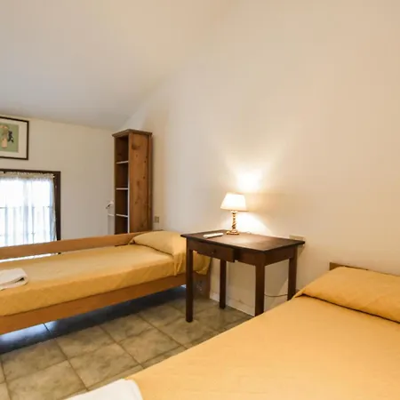 2 Bedroom Gorgeous In Будинок відпочинку В'яреджо